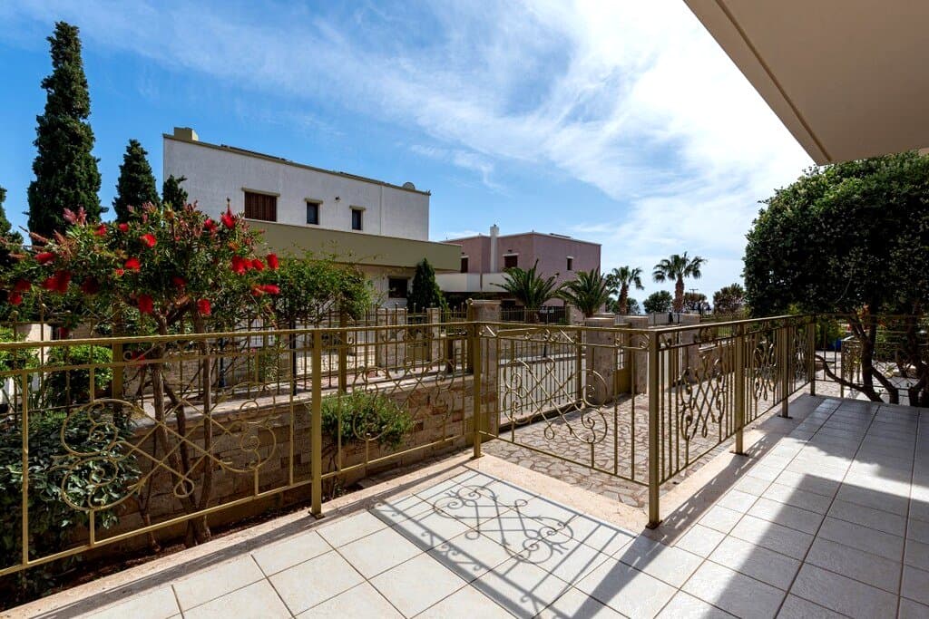 3-Bedroom Apartment in Makrigialos with Terrace