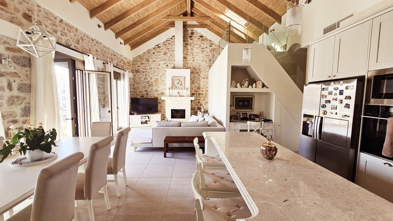 Luxurious Coastal Apartment With Stunning Views In The Heart Of Agios Nikolaos - photo 2