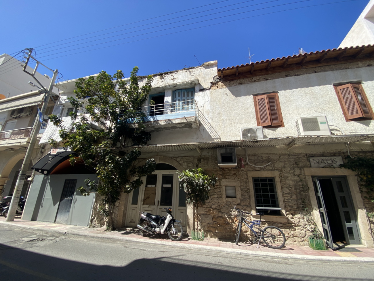 Maison de ville à rénover - centre historique de Sitia, vue mer - miniature 6