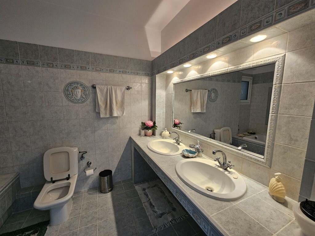 Appartement 2 ch. 135 m² avec piscine et vue mer - Ierapetra - Center - miniature 14