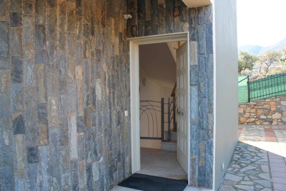 4-Bed Detached House 300 sqm with pool - Agios Nikolaos - photo 2