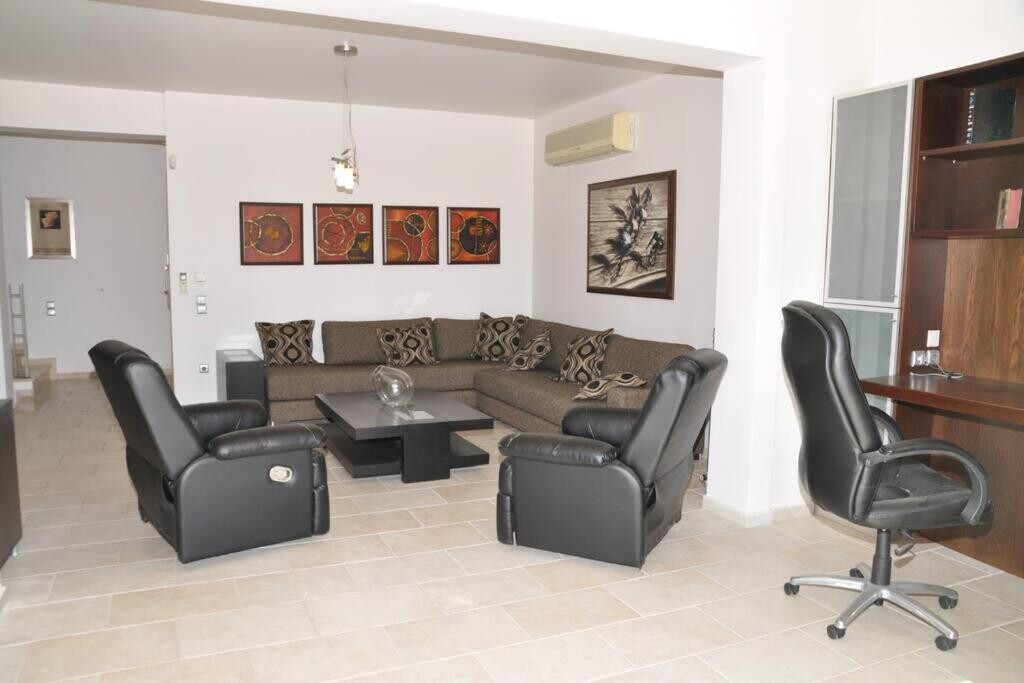 4-Bed Detached House 300 sqm with pool - Agios Nikolaos - photo 4