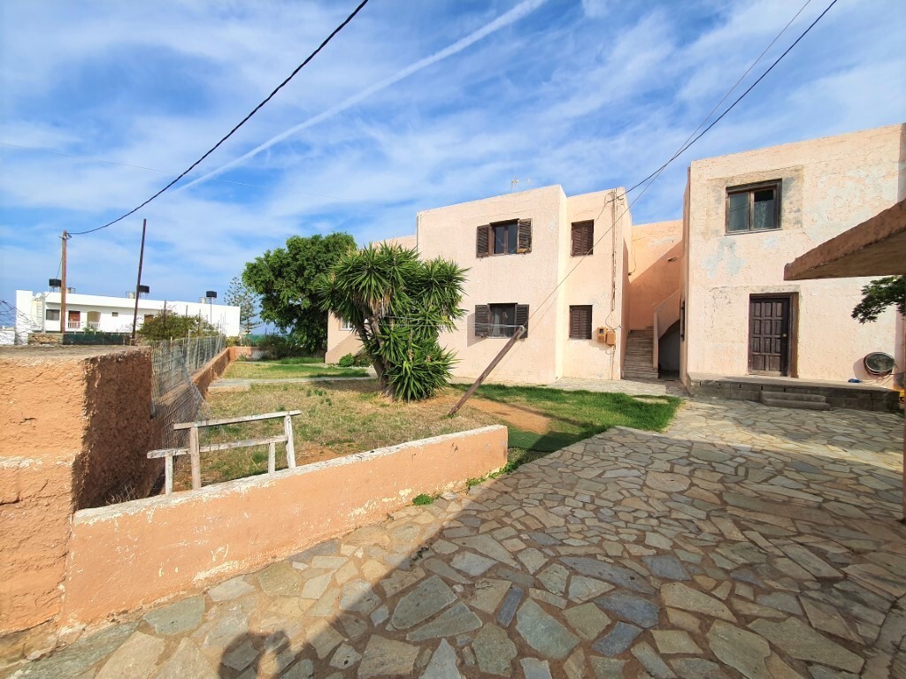 Bâtiment 380 m² avec piscine, 500 m de la mer - Paralia Milatou