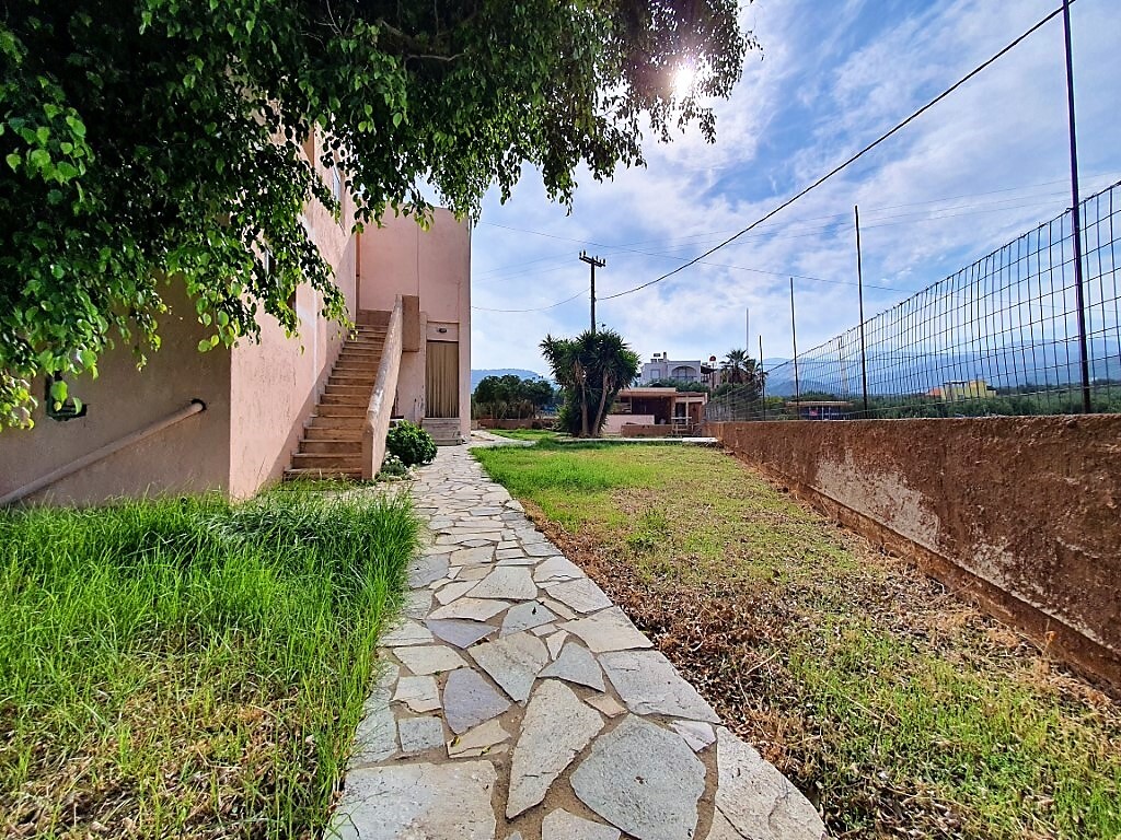 Bâtiment 380 m² avec piscine, 500 m de la mer - Paralia Milatou - photo 4