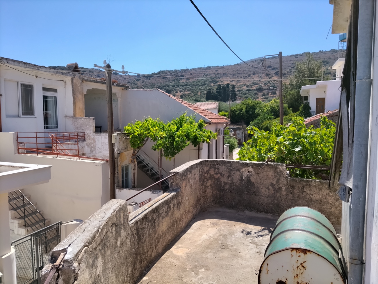 Maison traditionnelle avec cour à rénover à Fourni - photo 3