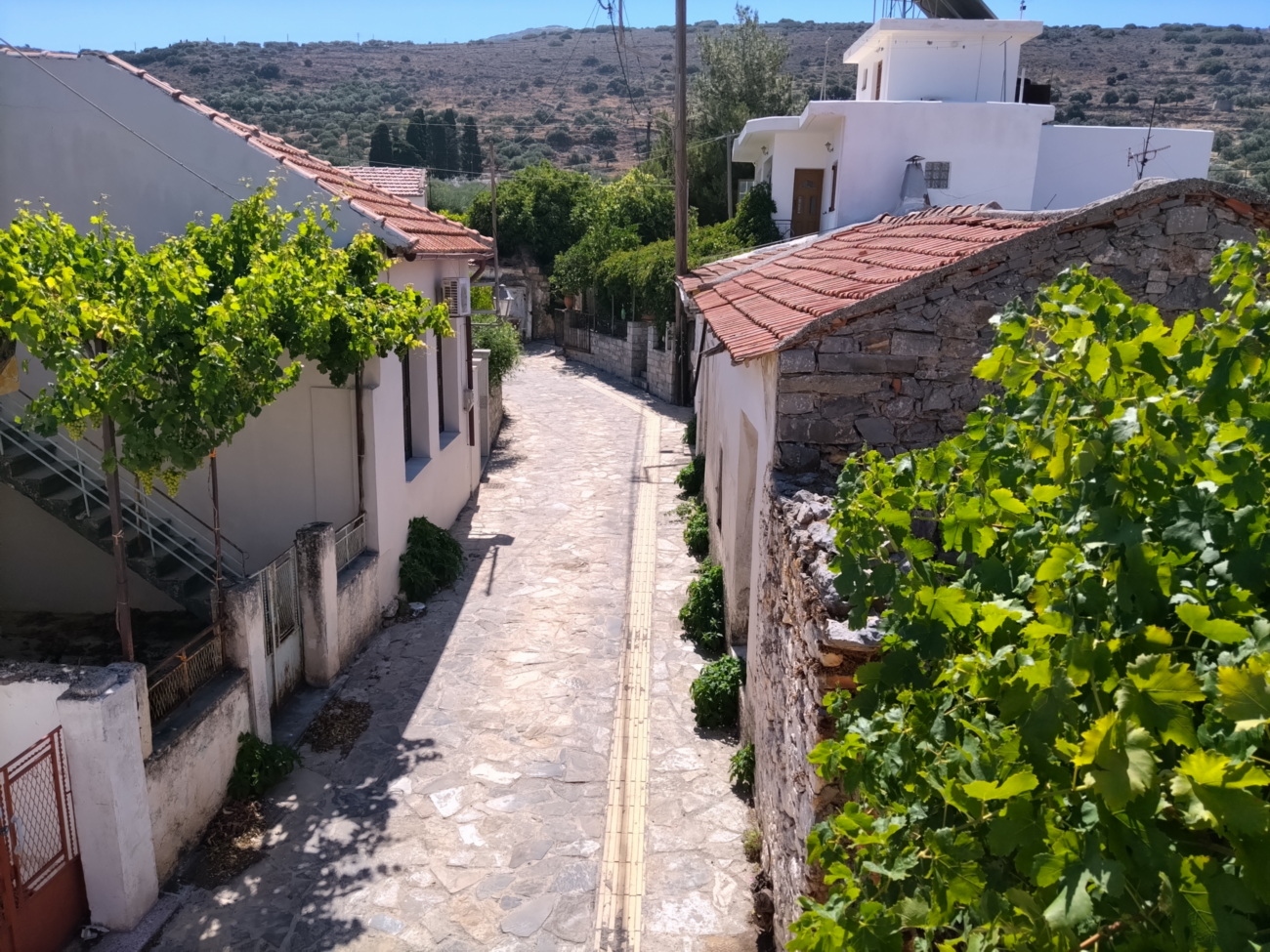 Maison traditionnelle avec cour à rénover à Fourni - photo 4