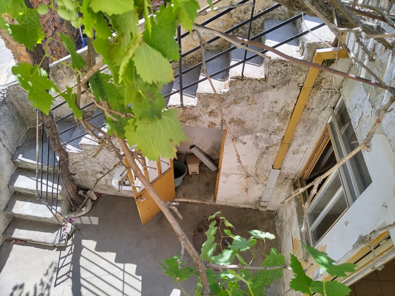 Maison traditionnelle avec cour à rénover à Fourni - photo 5