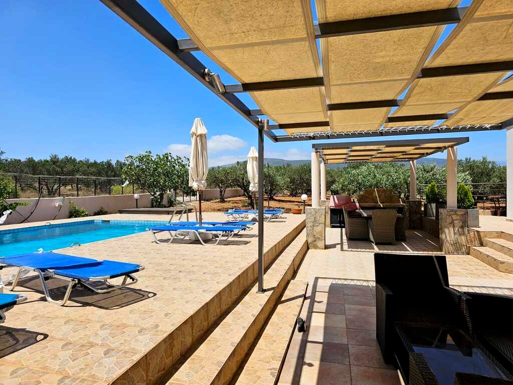 Villa de 200 m² avec piscine à Pacheia Ammos - photo 4