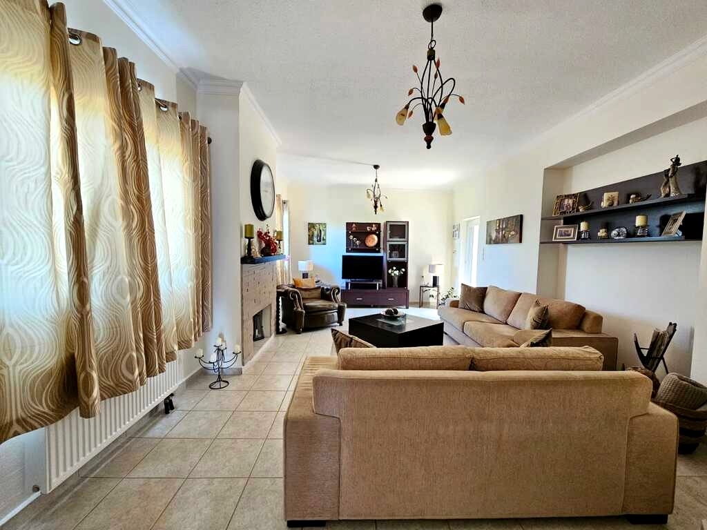 Villa de 200 m² avec piscine à Pacheia Ammos - photo 5