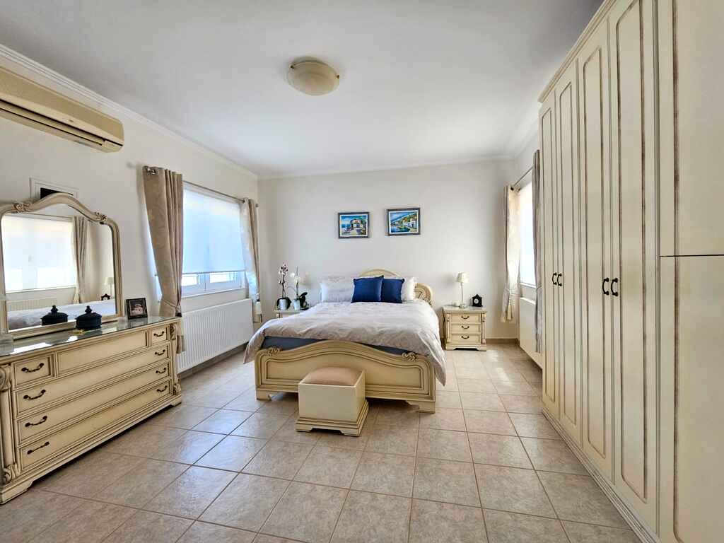 Villa de 200 m² avec piscine à Pacheia Ammos - miniature 14