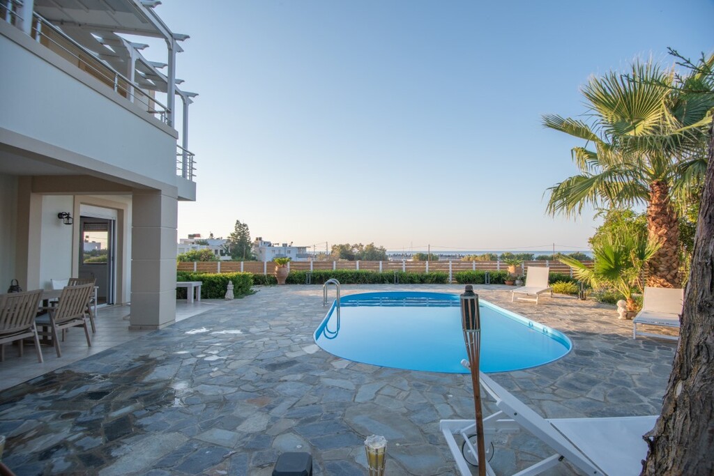3-Bed Villa 250 sqm with pool, sea view - Paralia Milatou