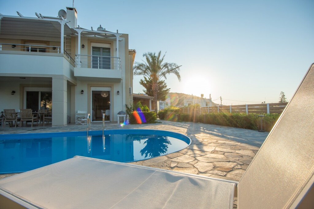 3-Bed Villa 250 sqm with pool, sea view - Paralia Milatou - photo 3