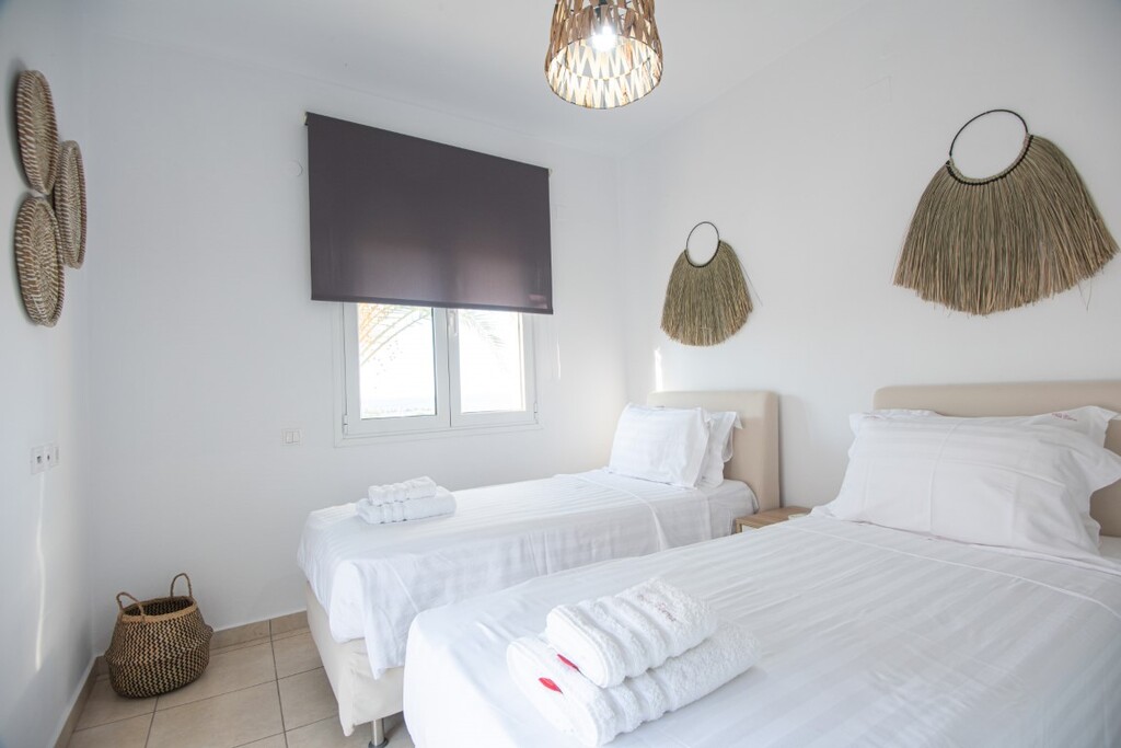 3-Bed Villa 250 sqm with pool, sea view - Paralia Milatou - photo 5