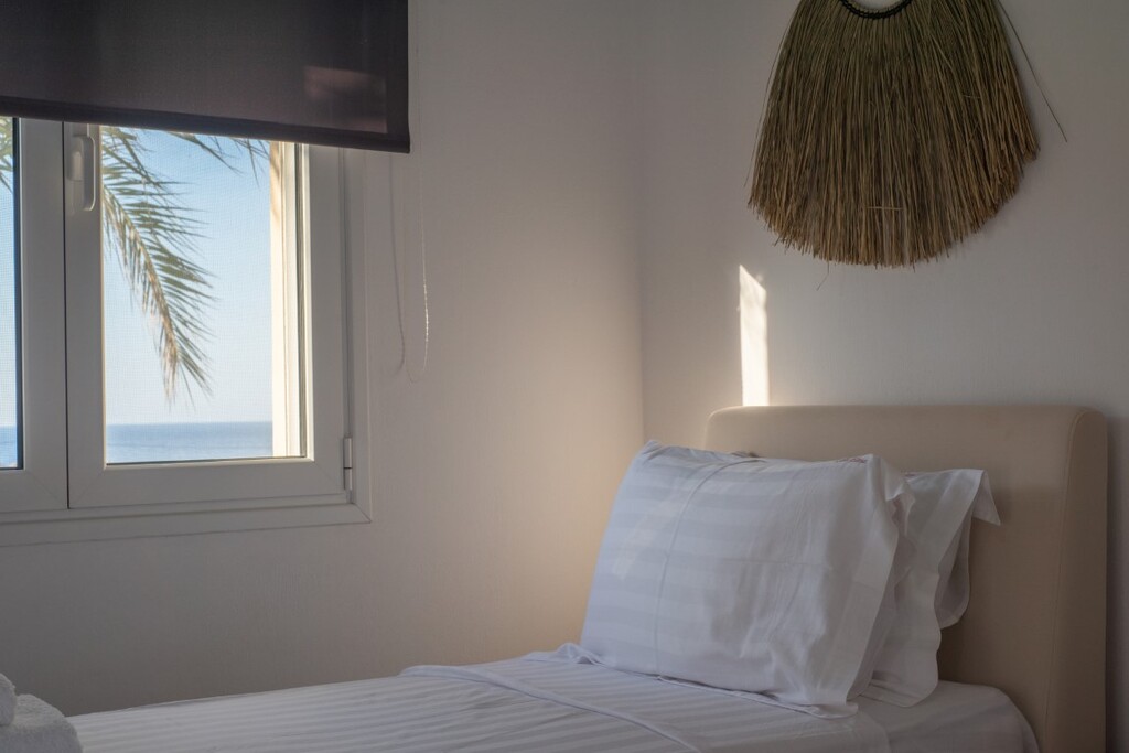 3-Bed Villa 250 sqm with pool, sea view - Paralia Milatou - thumbnail 10