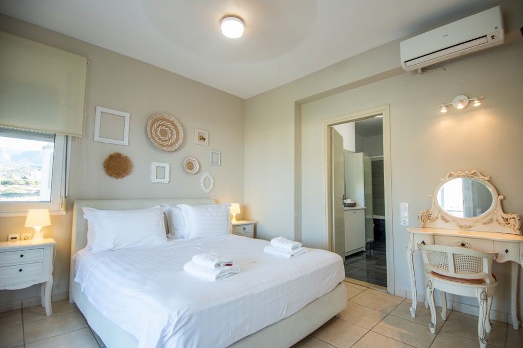 3-Bed Villa 250 sqm with pool, sea view - Paralia Milatou - thumbnail 11