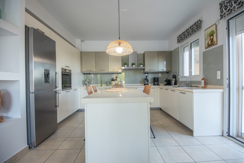 3-Bed Villa 250 sqm with pool, sea view - Paralia Milatou - thumbnail 15