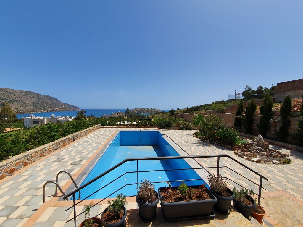 3-Bed Villa 200 sqm with pool, 275 m from the sea - Plaka - photo 5