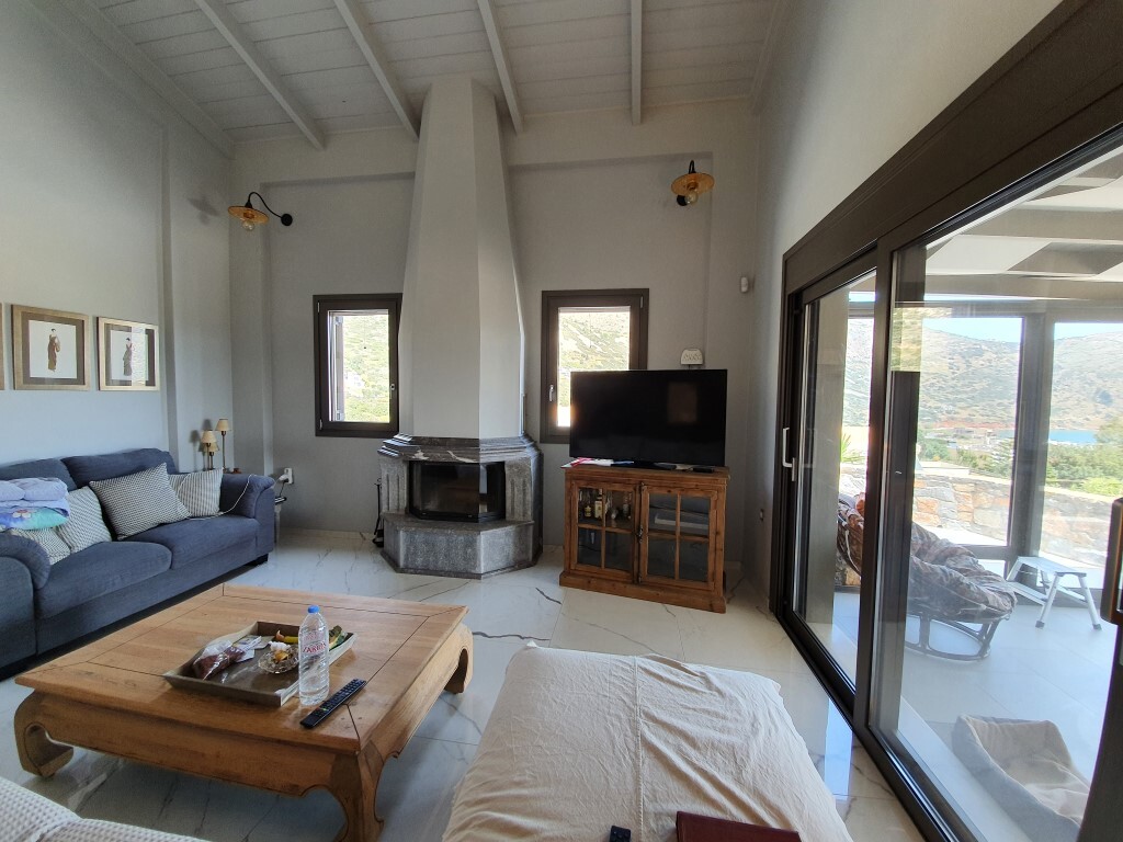 3-Bed Villa 200 sqm with pool, 275 m from the sea - Plaka - thumbnail 9