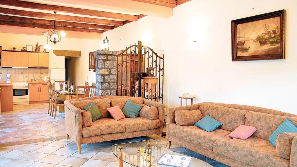 2-Bed Villa 130 sqm with pool - Prina - photo 2