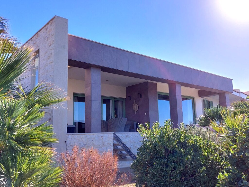 Stone-Clad 4-Bedroom Villa on 8,500 sqm, Vainia - photo 2