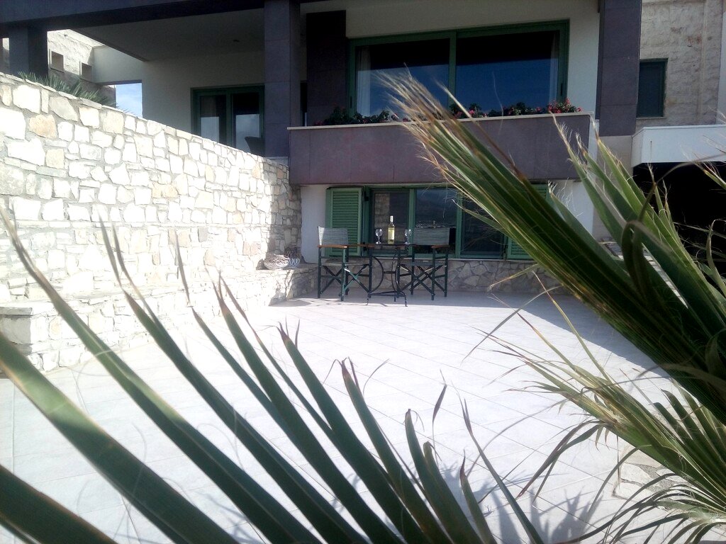 Stone-Clad 4-Bedroom Villa on 8,500 sqm, Vainia - photo 3